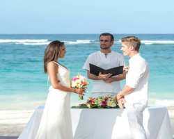 You can also organize a wedding at the resort. It offers comfortable suites and a huge open area. Not only it is a wonderful destination wedding locat